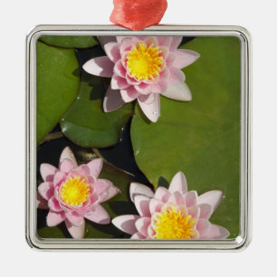 Water lilies metal tree decoration