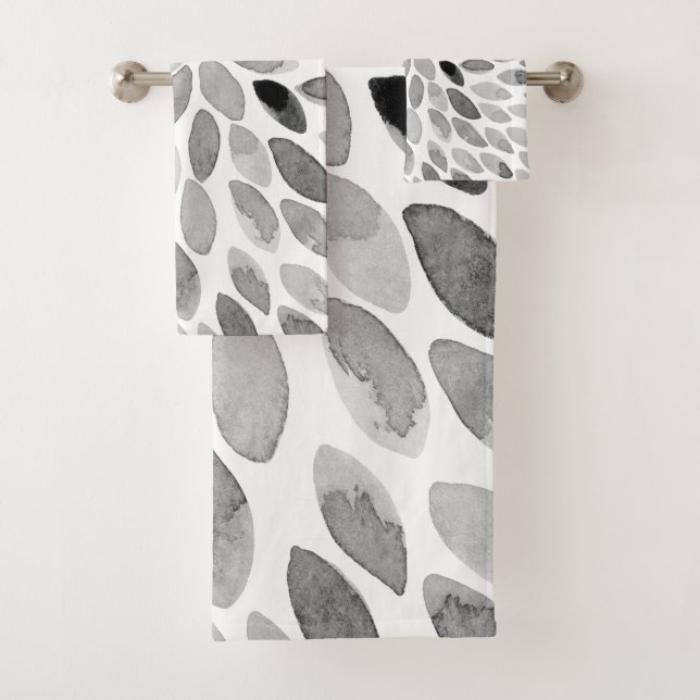 Watercolor brush strokes – black and white bath towel set (Insitu)
