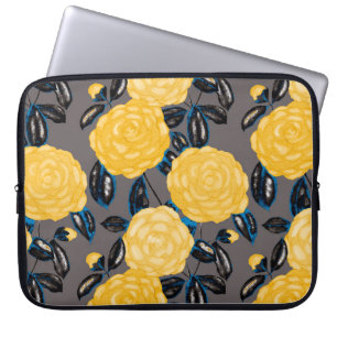 Watercolor seamless pattern with camellia flowers. laptop sleeve