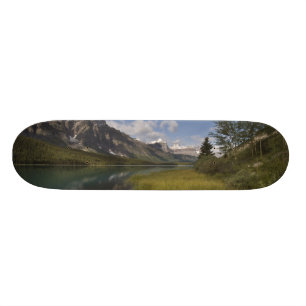 Waterfowl lake along the Icefields parkway, Skateboard