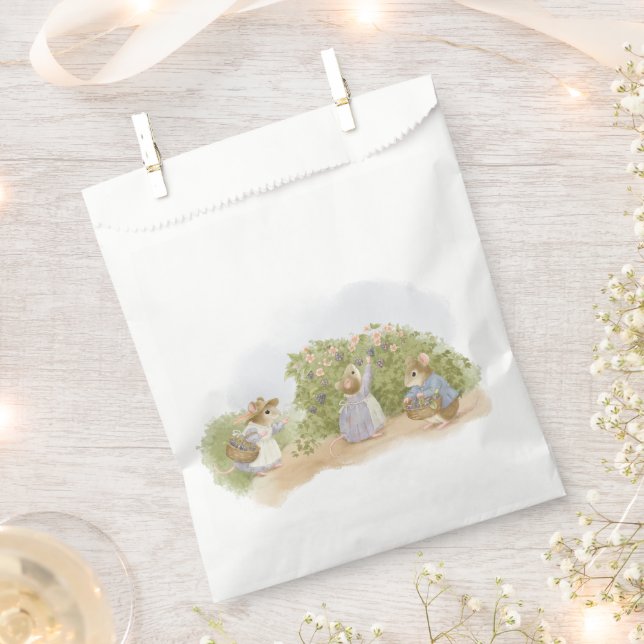 We invite you to a children's party favour bag (Clipped)