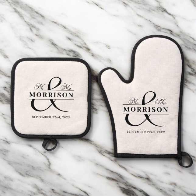 Wedding Favour Mr Mrs Black White Oven Mitt & Pot Holder Set (Creator Uploaded)
