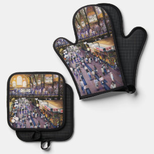 Where is the Women's Water Closet? Oven Mitt & Pot Holder Set