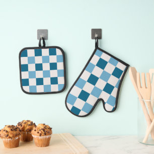 White And Blue Chequerboard Pattern Oven Mitt & Pot Holder Set