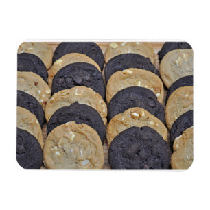 White and chocolate cookies magnet