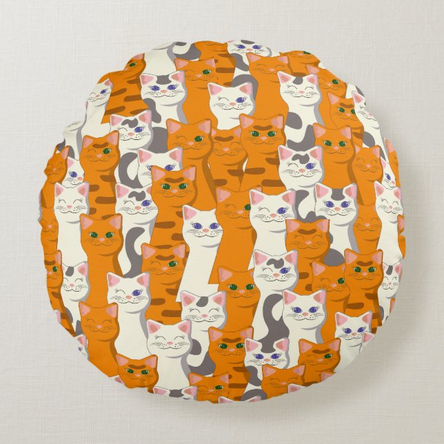 White and ginger cats pattern green eyes blue eyes round cushion (Front)