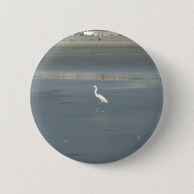 White Bird on Grey Sand Beach Art Print 6 Cm Round Badge (Front)