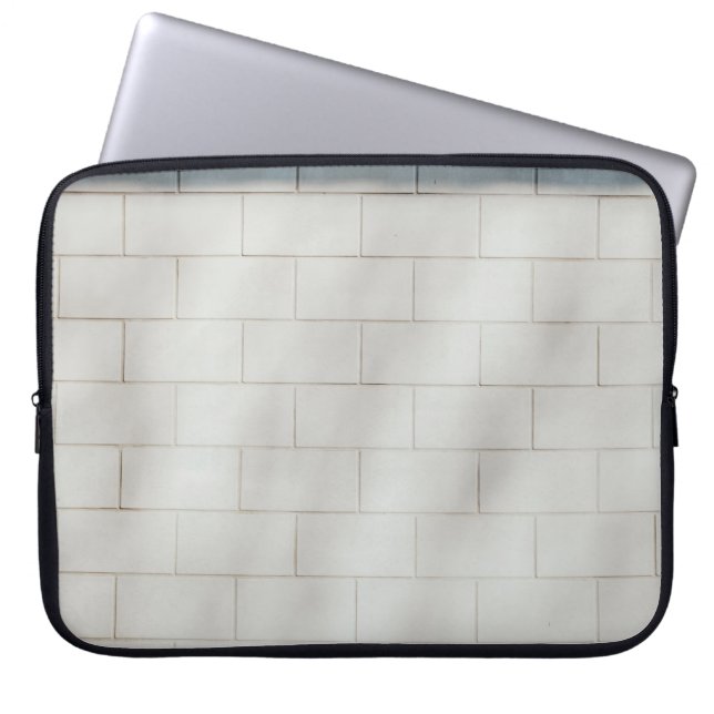 White brick wall laptop sleeve (Front)