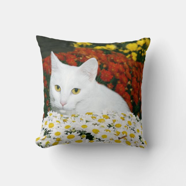 White cat face cushion (Front)