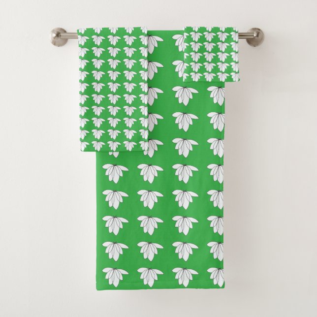 White Clusters On Green Gift  Bath Towel Set (Insitu)