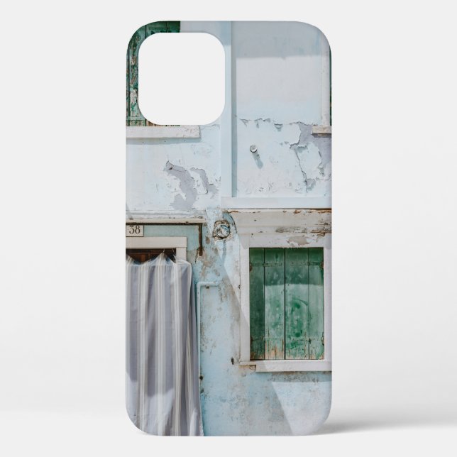 WHITE CONCRETE BUILDING WITH THREE GREEN WINDOWS A Case-Mate iPhone CASE (Back)