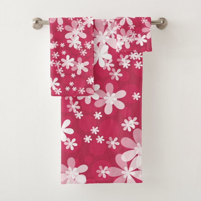 White daisies bath towel set (Insitu)