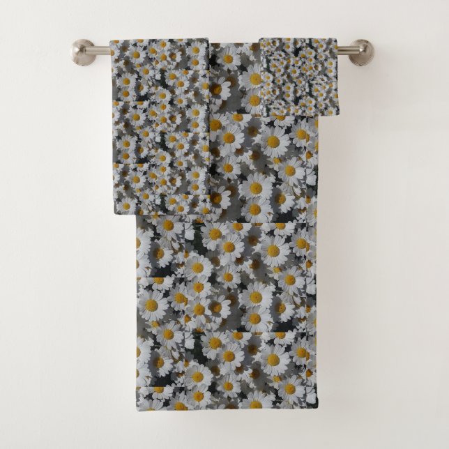 White Daisies Bath Towel Set (Insitu)