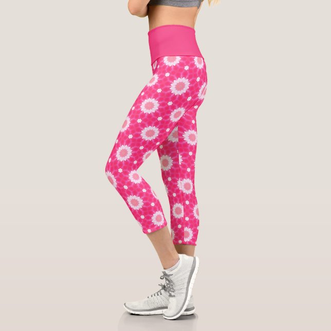 White daisy and stars over pink background pattern capri leggings (Left)