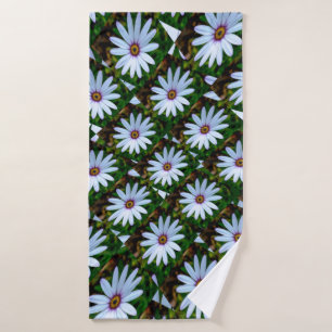 White Daisy Pattern Bath Towel