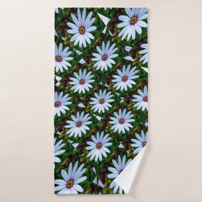 White Daisy Pattern Bath Towel (Bath Towel)