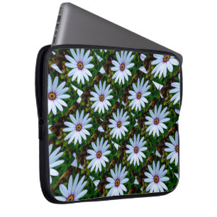 White Daisy Pattern Laptop Sleeve