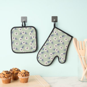 White Flowers & Evergreens Sage Oven Mitt & Pot Holder Set