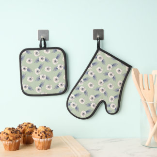 White Flowers & Evergreens Sage Oven Mitt & Pot Holder Set