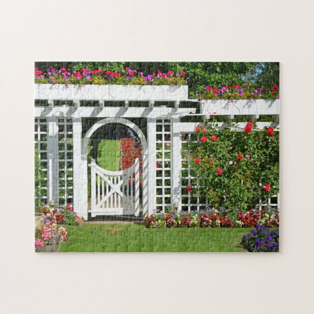 White garden gate jigsaw puzzle (Horizontal)