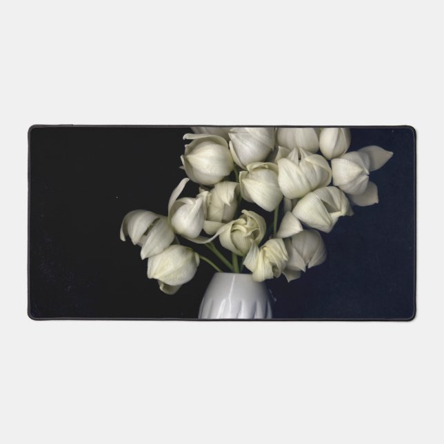 White heart in black desk mat (Front)