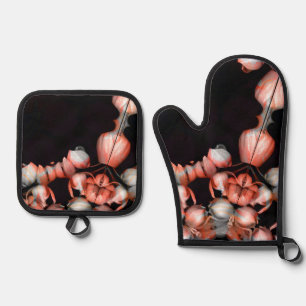 White heart in black from sun oven mitt & pot holder set