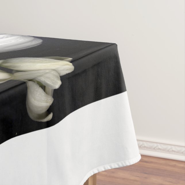 White heart in black tablecloth (In Situ)