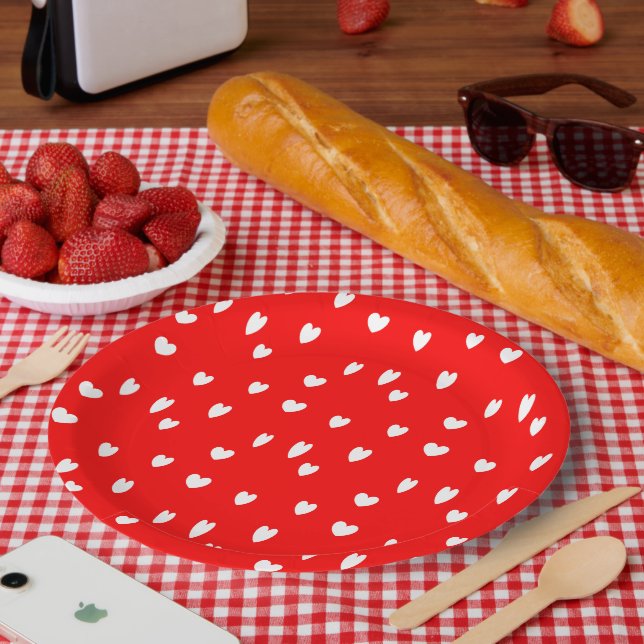 White hearts pattern on red paper plate (Picnic)