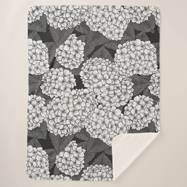 White hydrangea sherpa blanket (Front)