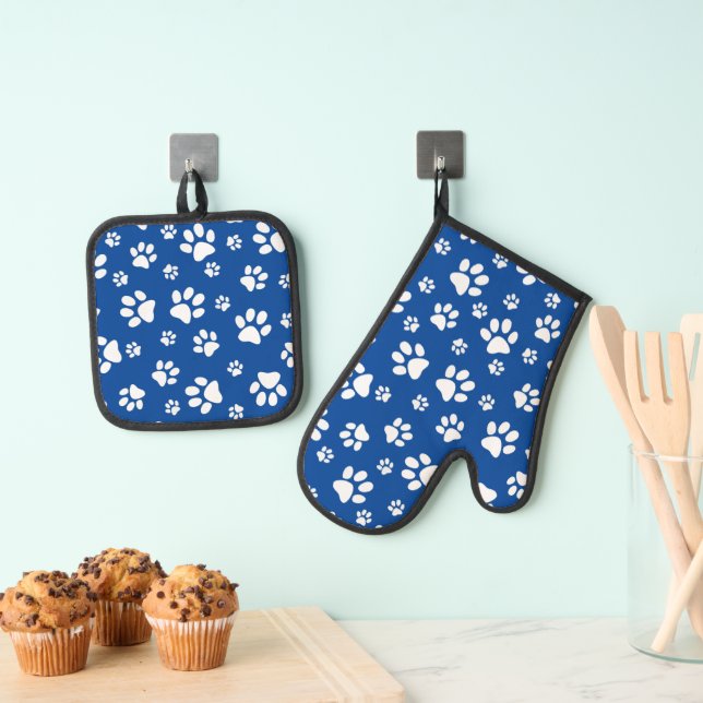 White Paw Prints Design Oven Mitt & Pot Holder Set (Insitu(Hanging))