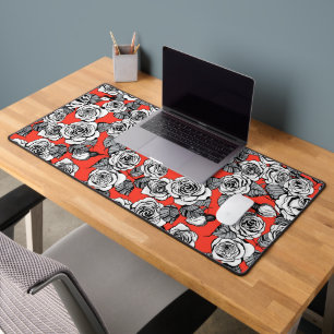 White roses pattern desk mat