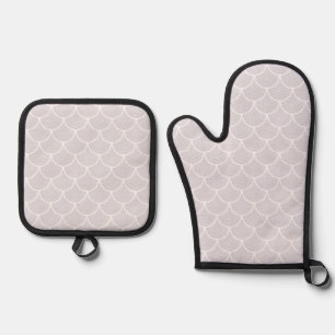 White Scalloped Mermaid Scale Pattern Oven Mitt & Pot Holder Set