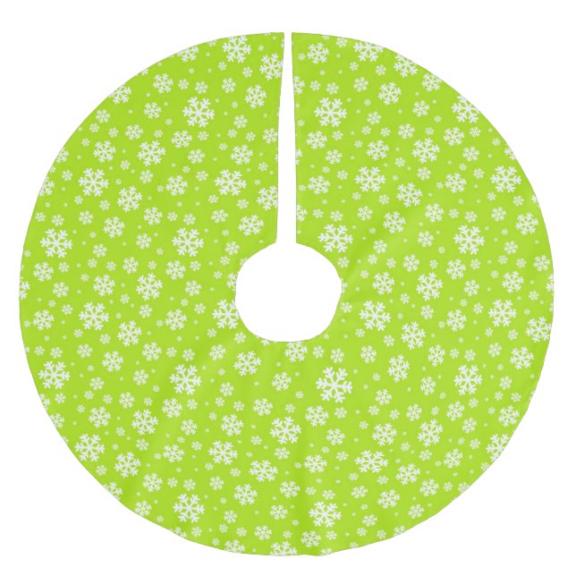 White Snowflakes on Green Winter Pattern Brushed Polyester Tree Skirt (Front)