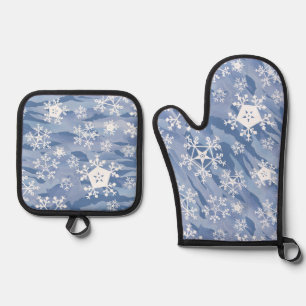 White Snowflakes Oven Mitt & Pot Holder Set