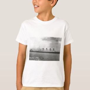 White Star Line - Titanic - Sailing on its Voyage T-Shirt