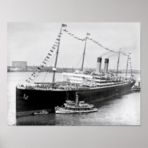 White Star Liner in New York Harbour Poster
