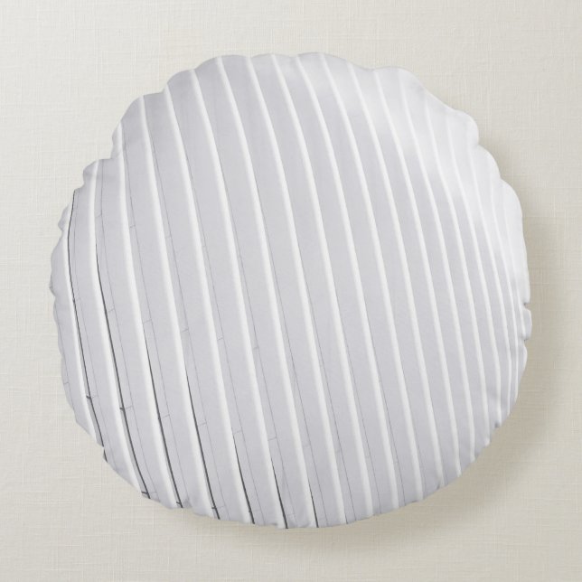 White surface round cushion (Front)