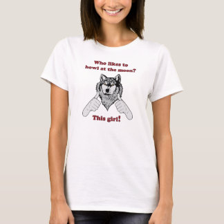 Who likes to howl at the moon? This girl! T-Shirt