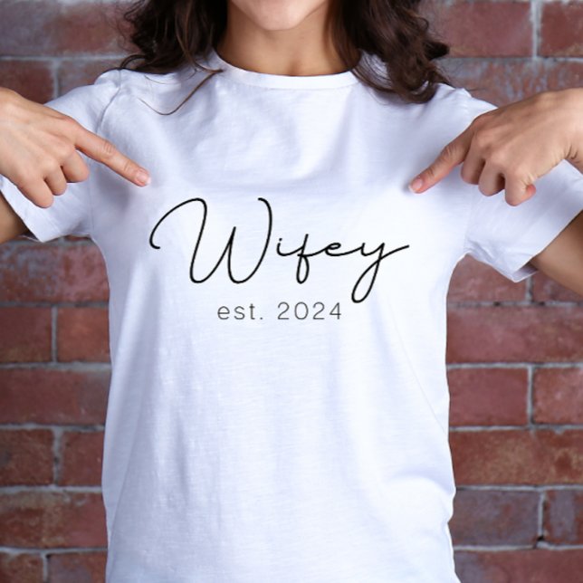 Wifey Just Married Newlywed T-Shirt (Wifey tshirt est 2024)