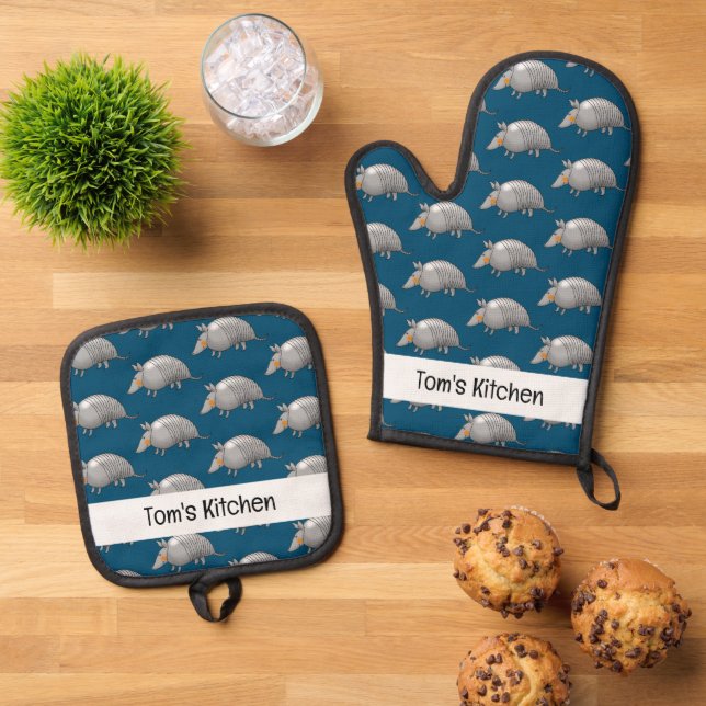 wild armadillo (name) oven mitt & pot holder set (Top Down)