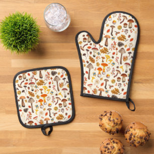 Wild mushrooms on off white oven mitt & pot holder set