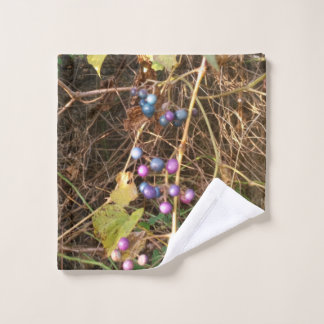Wild Porcelain Berry Vine In Nature Towel