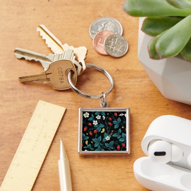 Wild strawberries red/yellow/blue/black key ring (Desk)