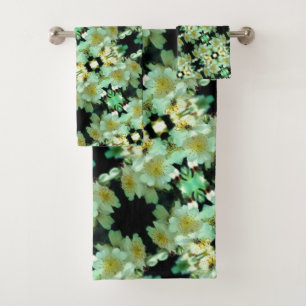Wild White Rambling Roses Floral Pattern     Bath Towel Set