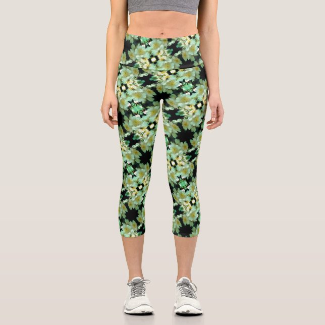 Wild White Rambling Roses Floral Pattern        Capri Leggings (Front)