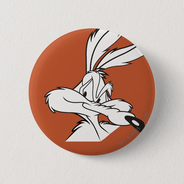 WILE E. COYOTE™ Looking sneaky 6 Cm Round Badge (Front)