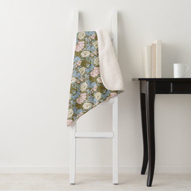 William Morris Chrysanthemum Floral Pattern Foliag Sherpa Blanket (In Situ)