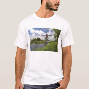 Windmill along a canal east of Leiden in the T-Shirt