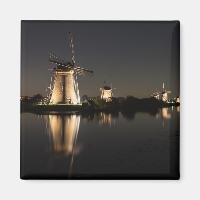 Windmills illuminated at night magnet (Front)