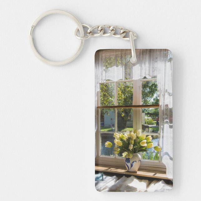 Window with lace curtain and tulips key ring (Front)